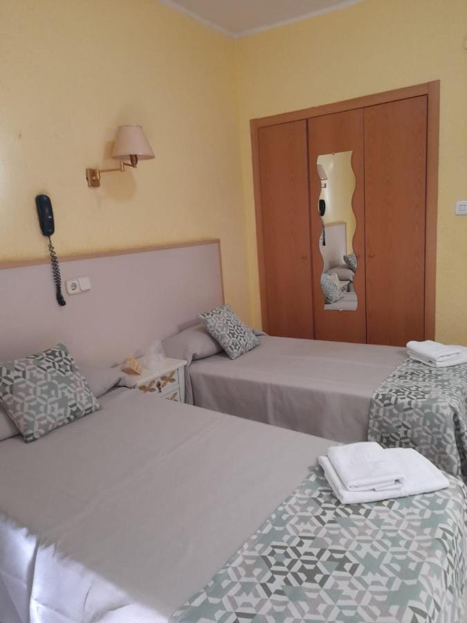 Alhambra Hostel *