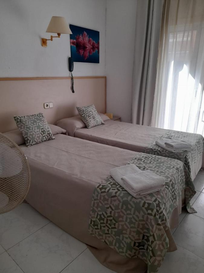 Alhambra Hostel *