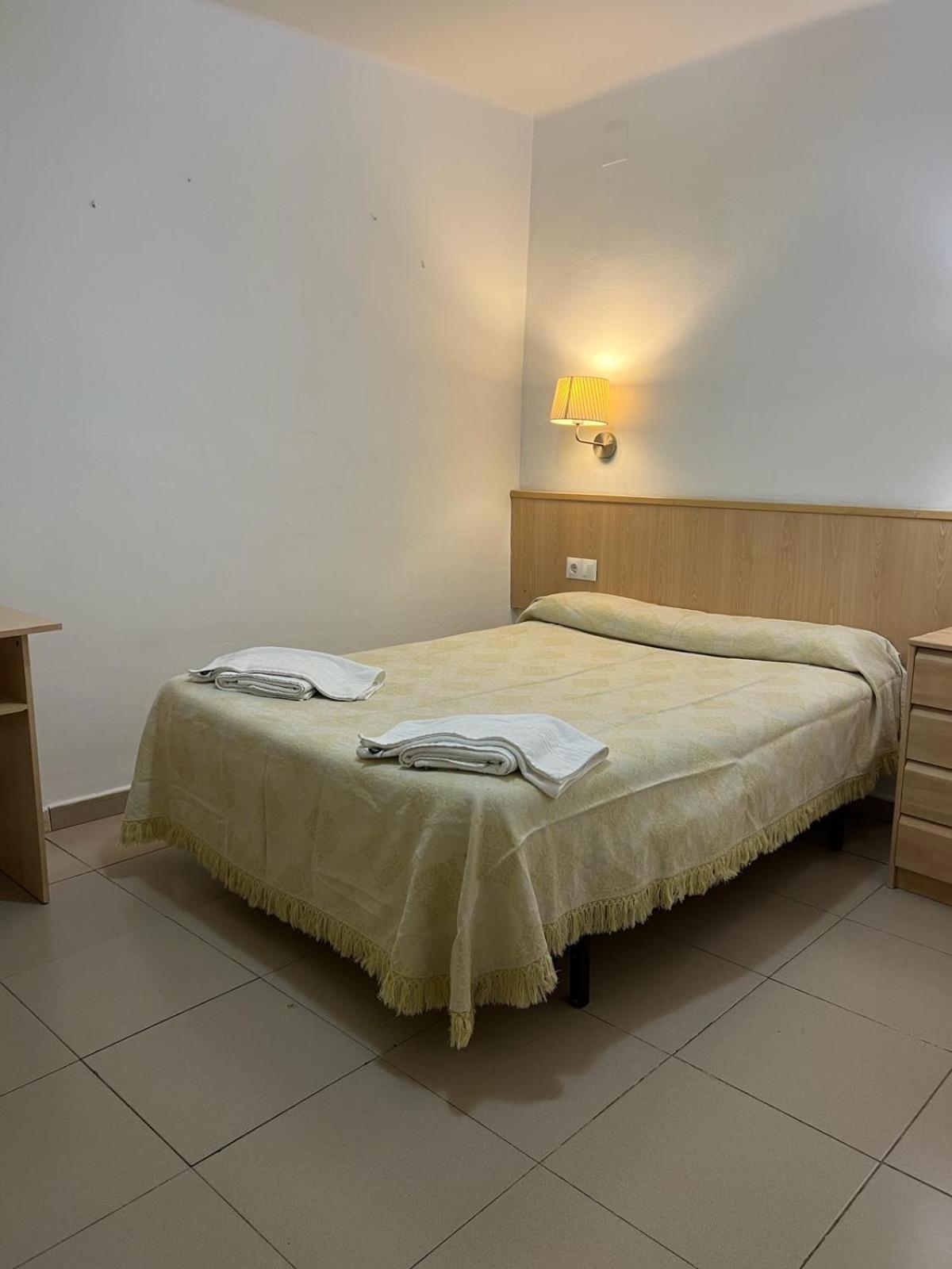 Alhambra Hostel *