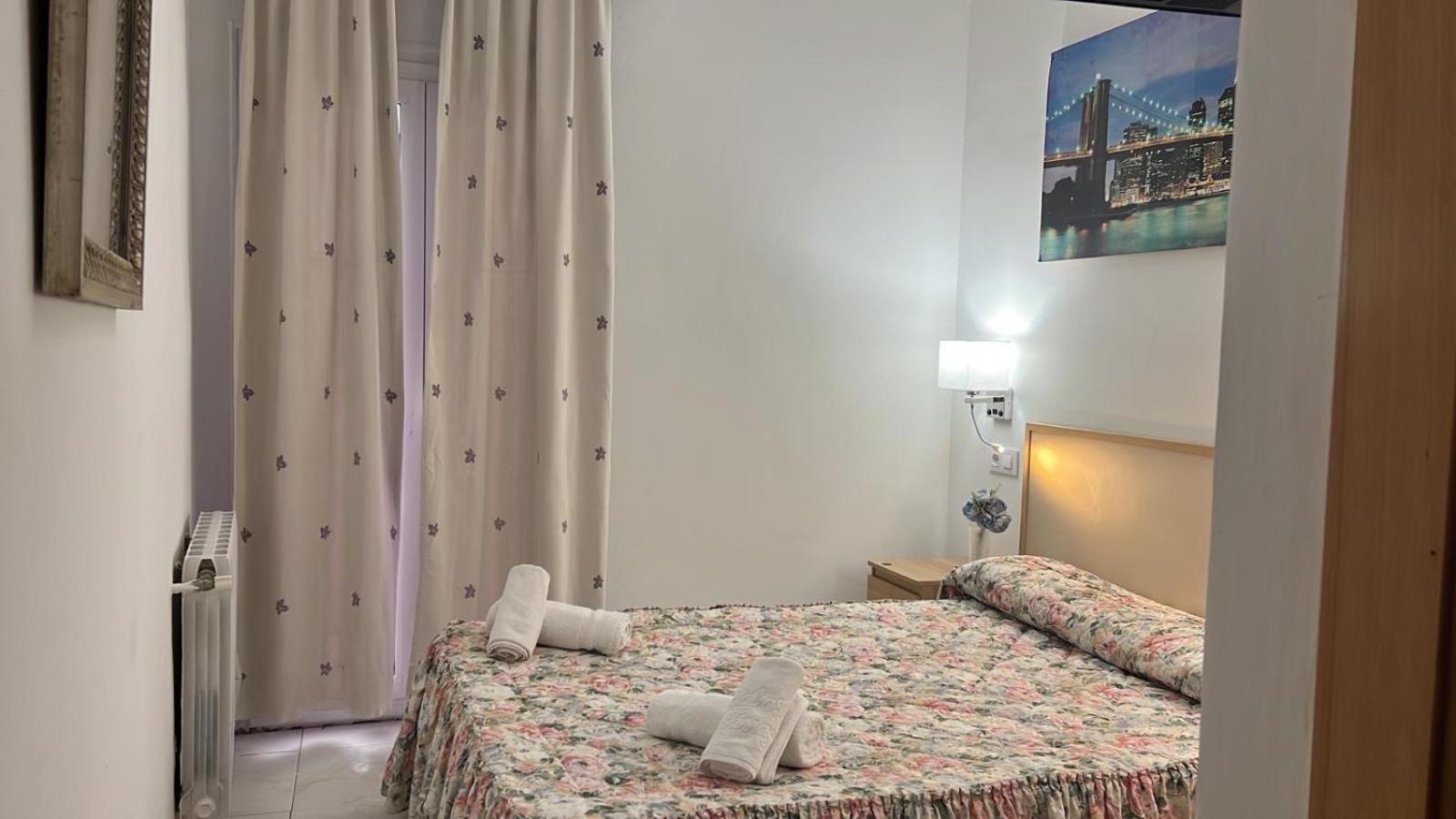 Alhambra Hostel *
